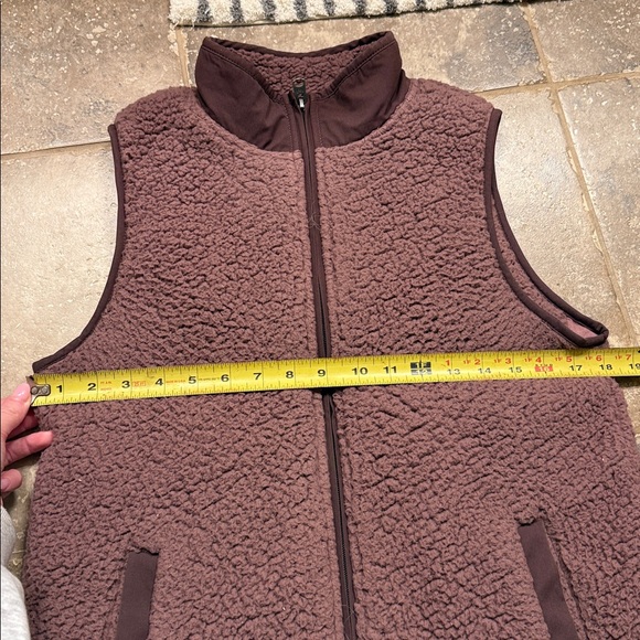 Abercrombie Sherpa Vest - Picture 7 of 9